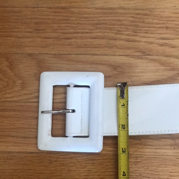 Womens white belt. Size small - Picture 5 of 5